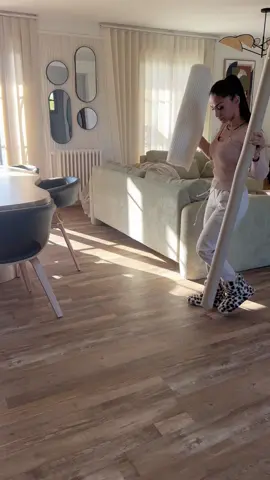 Je vous présente l’Eureka J15 Pro Ultra et en même temps un Petit DIY pour que ça soit plus agréable à regarder ! Profitez de 27 % de réduction exclusive pendant le Black Friday, la plus grande offre de l’année ! Lien dans ma bio. 👩‍🔧🧹  #decor #DIY #design #renovation #hack #instadecor #instagood #craft #diyhomedecor #workout #EurekaJ15 #EurekaVacuum #EurekaRobotVacuum #EurekaJ15ProUltra #blackfriday #blackfriday2024 