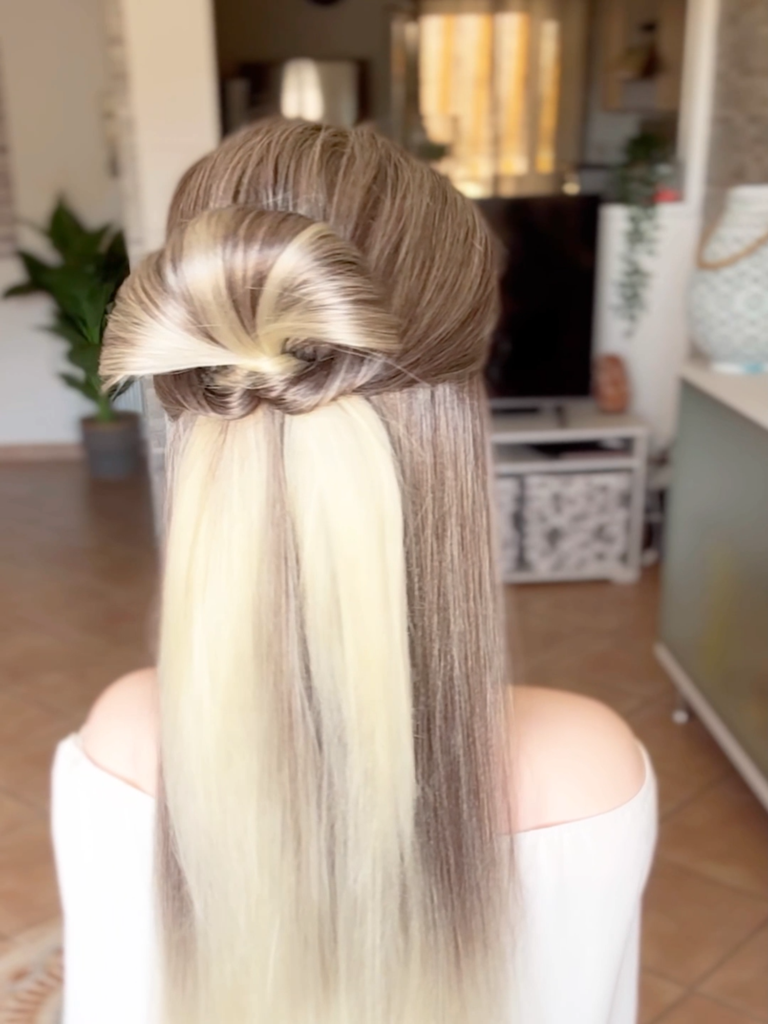 Feel pretty with this hairstyle!  #braidsformyhair  #hairtutorial  #hairvideos  #hairgoals  #hairideas  #hairtok  #hairtips  #hairhack   #easyhairstyles  #creativehairstyles  #peinados   #acconciature   #tutorial