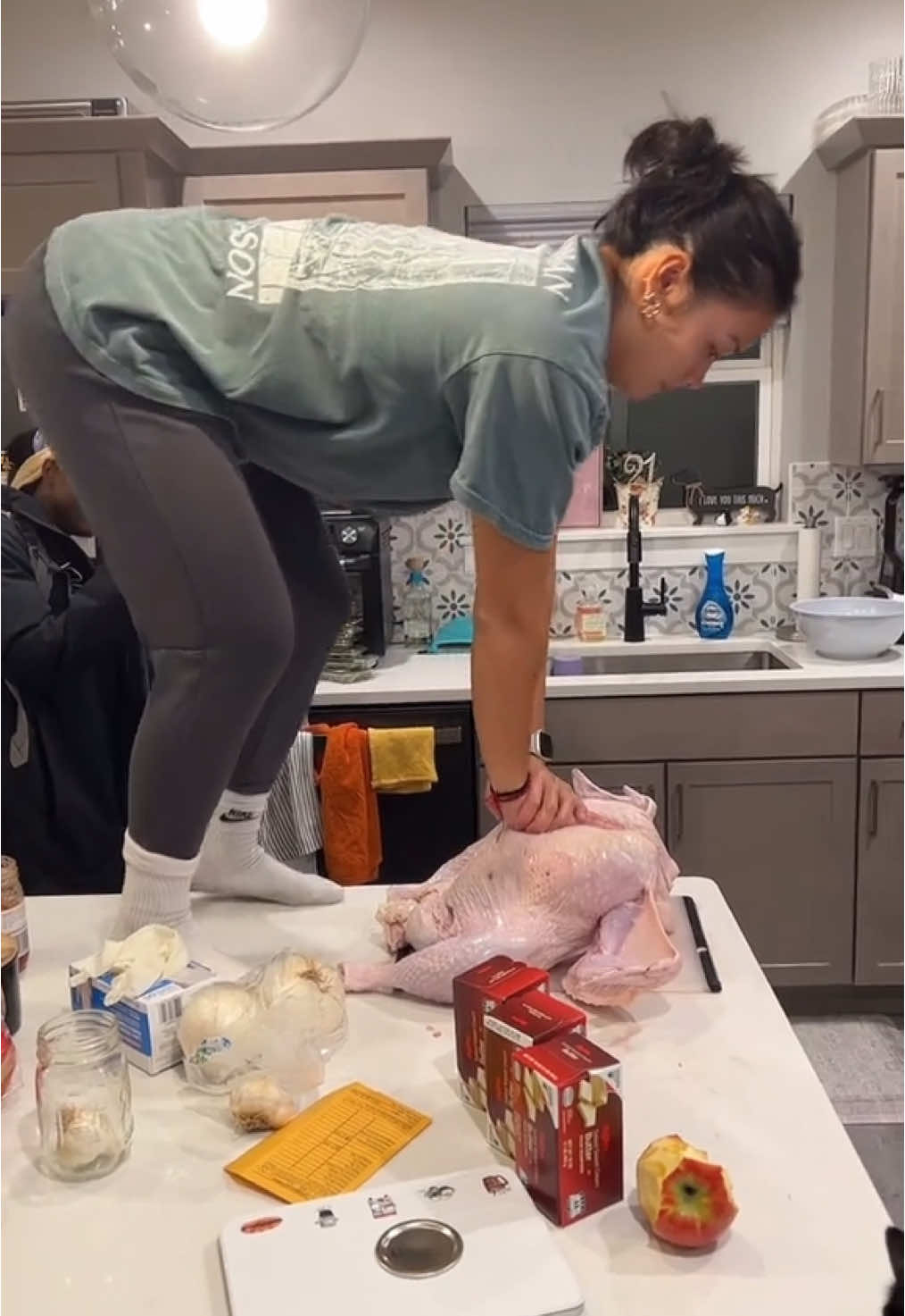 50cc’s of stuffing! Stat! 🍗🦃 #turkey #thanksgiving #heimlickinggood #cpr #collab #fail 🎥: @Aubrey 