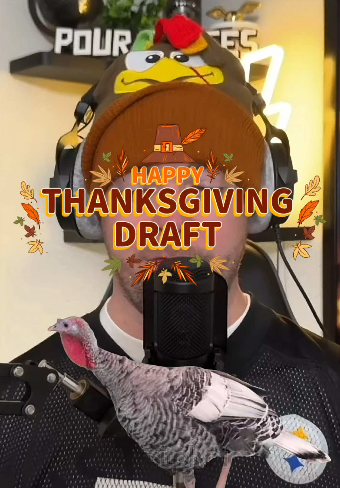 THANKSGIVING DRAFT! WHO WON? #funny #thanksgiving #pilgrims #turkey #pumpkinpie #friends #family 
