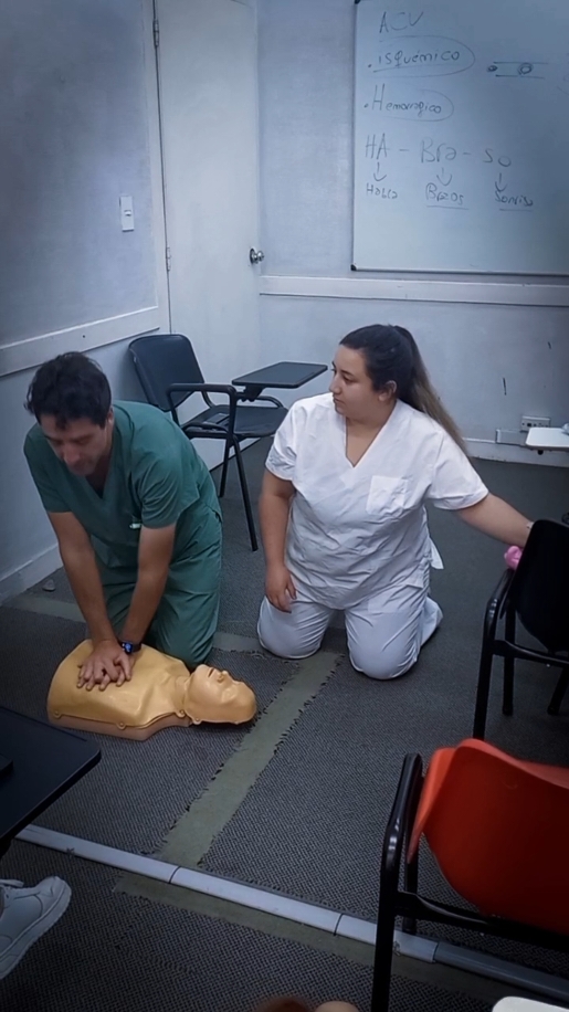 Un poco de lo que fue nuestro primer taller de Primeros Auxilios, RCP y manejo de DEA en ISEM. Orgullosa de haber participado y sobre todo, acompañando a alguien tan bocho como el Doc. Scarpa ✅️  . . . . . #medicina #enfermeria #rcp #primerosauxilios #salvarvidas #buenosaires #paratiiiiiiiiiiiiiiiiiiiiiiiiiiiiiii #fyp #salud 