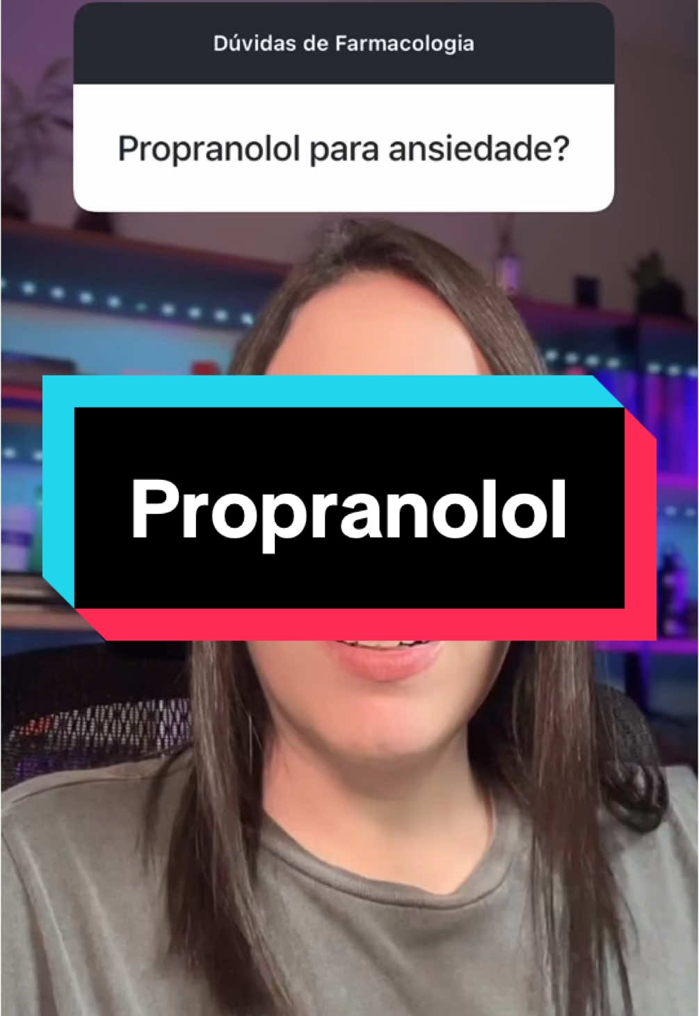 O propranolol, apesar de ser um antiarritmico é anti-hipertensivo, também é utilizado para tremor essencial e alívio dos sintomas de ansiedade: tremores, sudorese, taquicardia… ⚠️ Mas cuidado! Por ser um beta-bloqueador não seletivo, também bloqueia os receptores beta-2 no pulmão 🫁, o que pode desencadear broncoespasmo em paciente asmáticos ou com outros problemas pulmonares! #farmacia #medicina #farmacologia #propranolol #alemdafarmacologia 