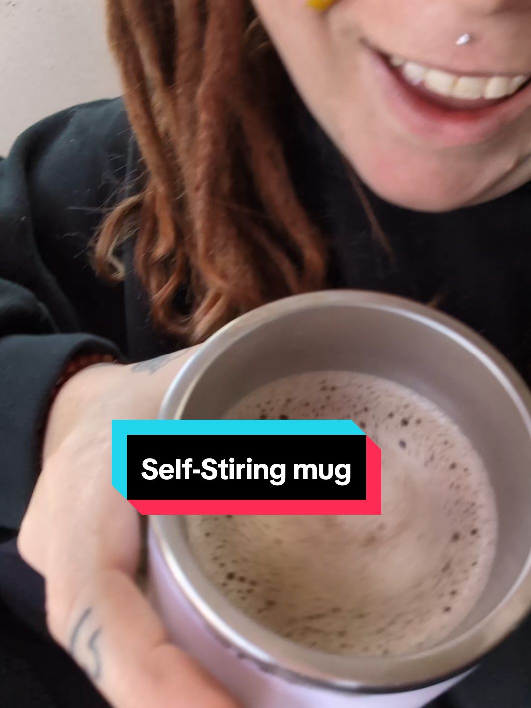 #selfstirringmug #coffeemug #coffeetime #lazymorning #productreview #tiktokmademebuyit #affiliate #affiliatepartner #tiktokmarketing #coffelovers 