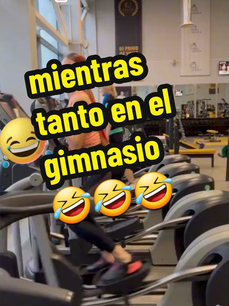 Mientras tanto en el gimnasio 🤣🤣🤣 #LHLoboSolitario  #humor 