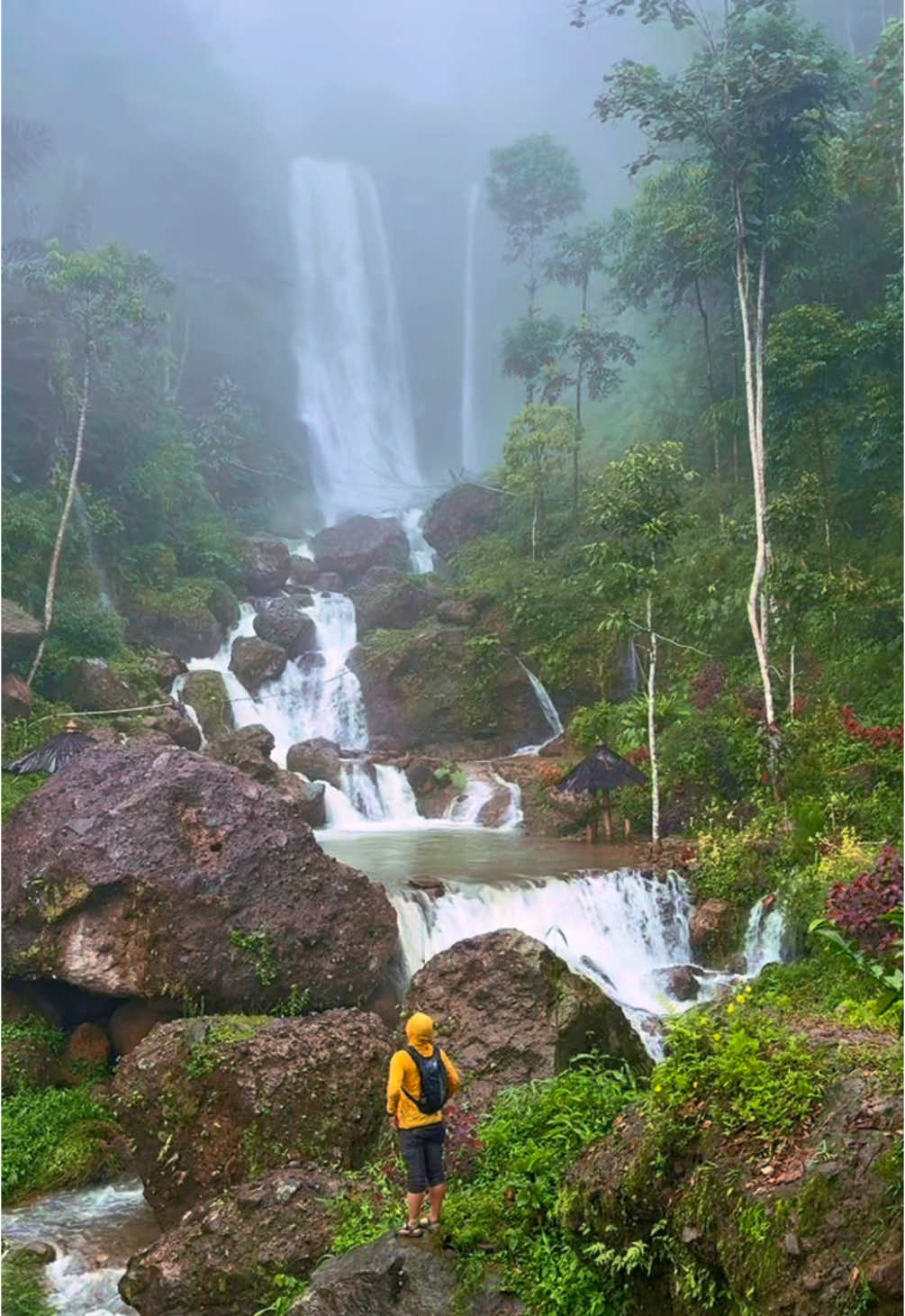 Sehabis Hujan terbitlah Kabut… 📍Curug, Cikurutug, Cianjur Selatan Inframe @Wisatawan Desa  #holiday #healing #jalanjalan #liburan #wisata #wisatacianjur #curug #backpacker #traveling #solotraveller #curugcianjur #solobackpacker #fyp