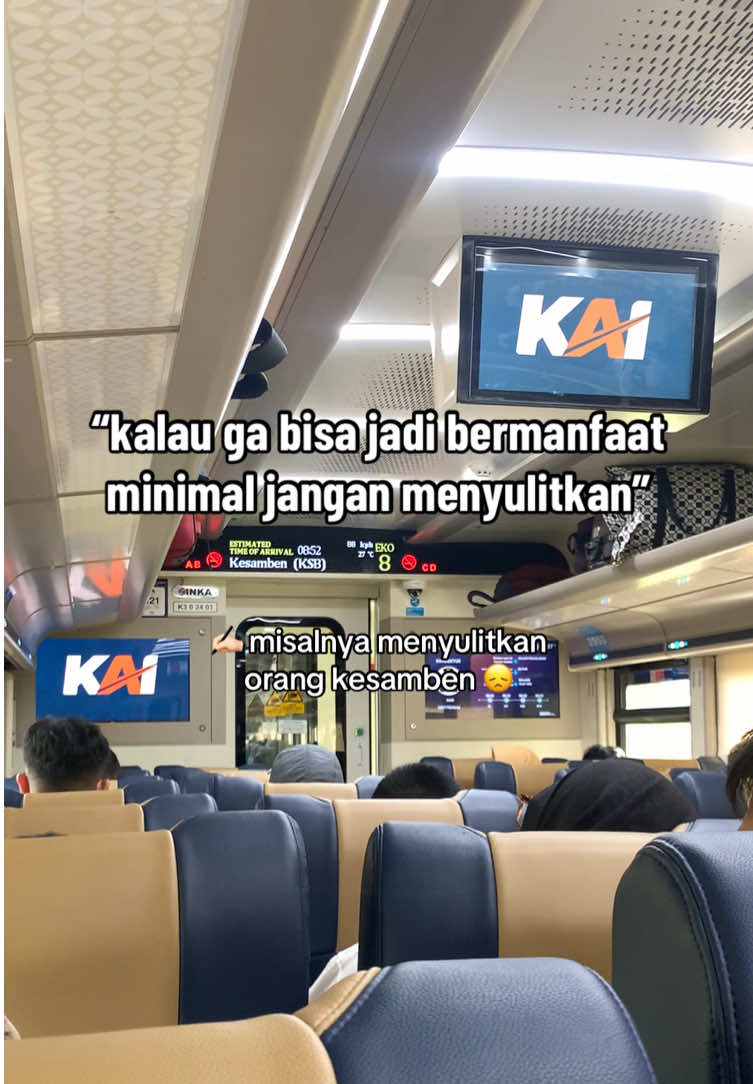 sipaling berbahaya 🥵 #keretaapi #kai #majapahit #stasiunkesamben #blitar #fyp #xyzbca #fypシ゚ 