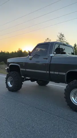 Fall weather & K10s  #chevytrucks #chevrolet #k10 #boggers #customdeluxe #squarebodychevy #classictrucks #chevysilverado #fyp #fypシ #fypシ゚viral 