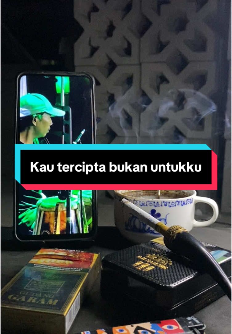 Puinuk nehh☕️☕️ Judule lagu : KAU TERCIPTA BUKAN UNTUKKU Sing nyanyi : mas @Rizal🐊Pahlevi ft mbak @ndhukayu Sumber videone : vt @🎧𝙢𝙪𝙨𝙞𝙘 𝙨𝙖𝙣𝙩𝙪𝙮🎧 #kauterciptabukanuntukku #lailaayu #rizalpahlevi #dangdut #dangdutkoplo #kopi #ngopisantuy #ngopinyeni #ngopinyeni☕ #kopistory☕️ #kopidangdut #bahanswmu #bahanswmubolo😁 #maslang