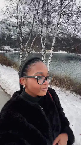 Afternoon stroll down Lake St. Moritz ❄️🇨🇭✨ #stmoritz #afternoonstroll #lakestmoritz #switzerland #afternoonwalk #lakeview #europe #lakes #beautifullake  