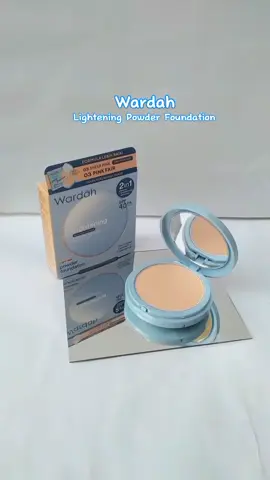 Wardah Lightening Powder Foundation Light Feel Two Way Cake, Medium To High Coverage dengan SPF 40 PA++++ & Serum Niacinamide untuk hasil makeup flawless dan cerah💙@Wardah Beauty Official  #wardahbeauty #wardahlightening #powderfoundation #wardahcolorexpert #wardah #ugc #ugccreator 