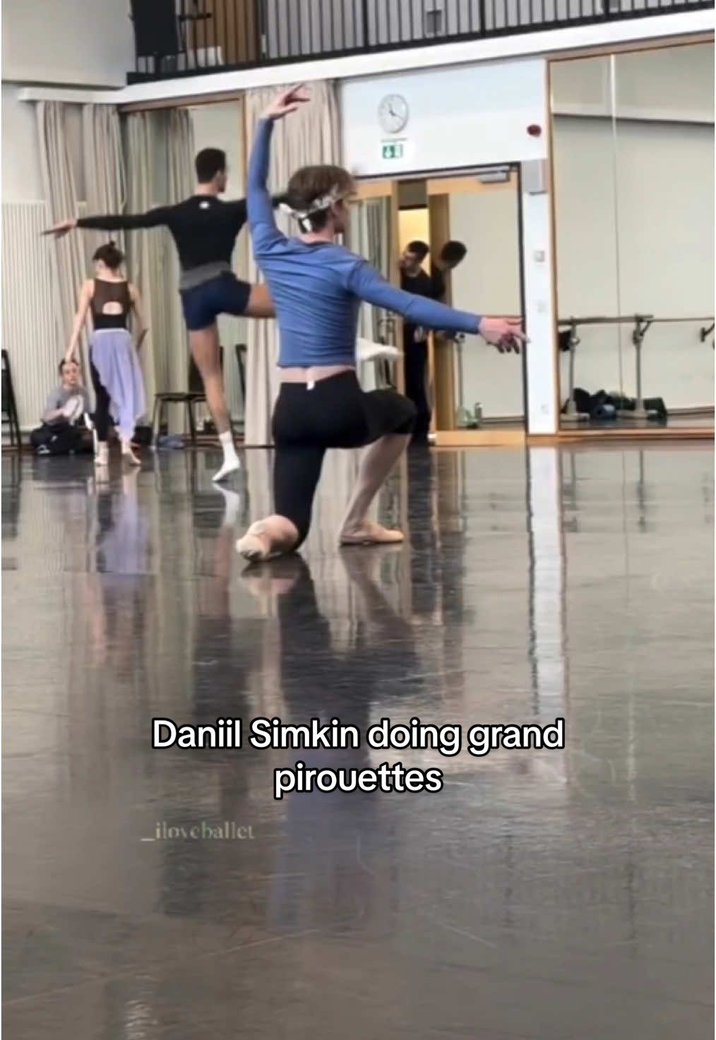 Daniil Simkin doing grand pirouettes #daniilsimkin #pirouettes #grandpirouettes #balletclass #staatsballettberlin #ballettok #_iloveballet #balletaccount #balletshoes #pointeshoes #ballet #ballerina #balletcore #dance #dancing #dancer #balletdance #balletdancer #balletvideos #iloveballet #turns #balletturns 