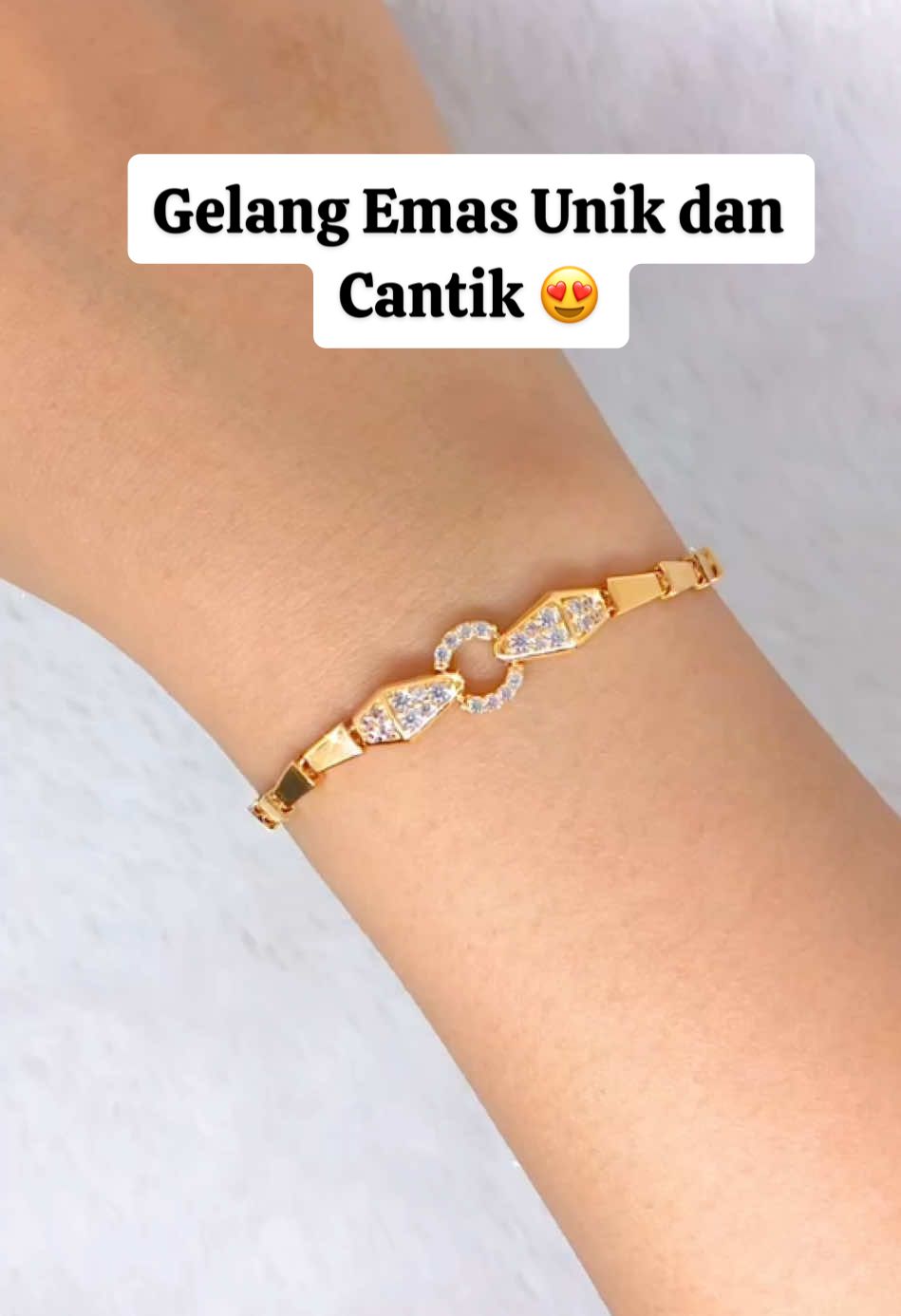 Gelamg emas model unik dan super cantik 😍 Yang mau cus order di Toko Emas Semar Kediri, Investasi Bijak, Gaya Berkelas ✨ #tokoemas #gelangemas #gelang #emasasli 