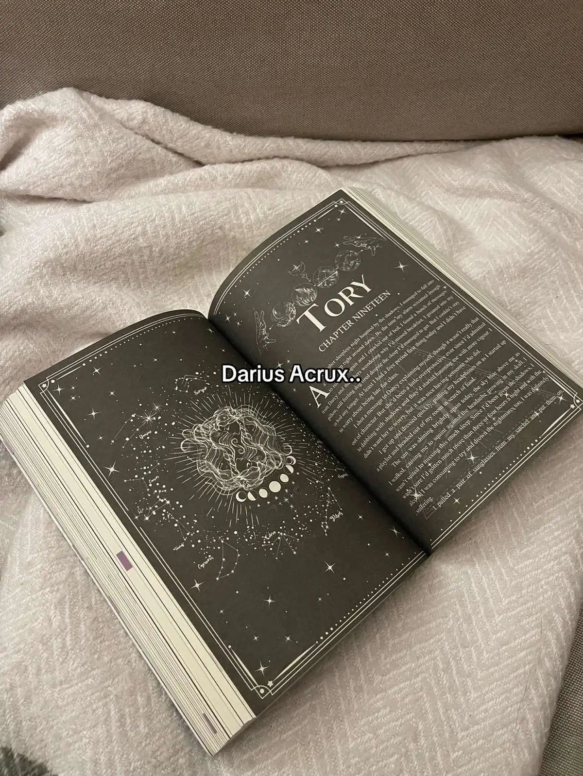 I am eating it up!!! Artwork by @Fantaysy_Artworks  #zodiacacademy #zodiacacademyseries #carolinepeckham #susannevalenti #twistedsisters #dariusacrux #toryvega #dariusandtory #romantasybooktok #slowburn #enemiestolovers #bookishtiktok #booktokfypage @Caroline Peckham @susannevalenti 