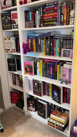 Happy Thanksgiving 🦃  Dusted my shelves and put up the books that I had on the floor.  I need another shelf but I don’t have any space for it. #readers #bookish #books #bookcontent #bookshelves #bookshelvescheck #bookshelftour 