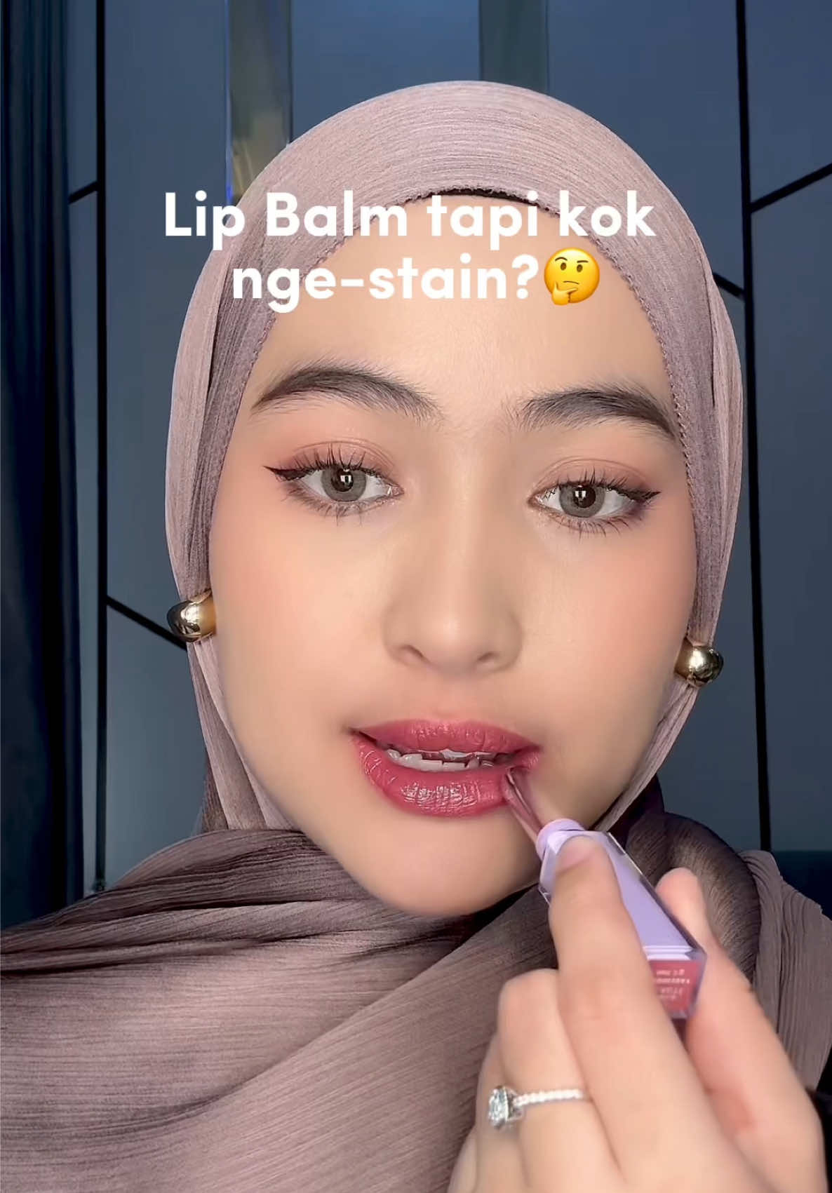 Lipbalm tapi bisa cover bibir yang gelap karna pigmented banget dan ga bikin bibir kering😝 #kailabeaute #7daystintedlipbalm 