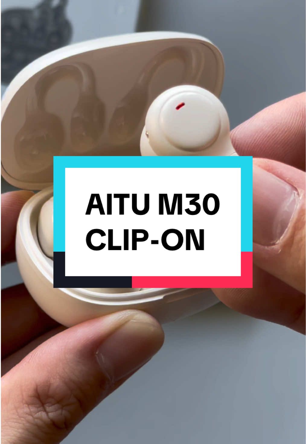 AITU CLIP-ON M30, salah satu headset bluetooth yang lagi viral karena bentuk-nya yang mini dan unik 😍😍  #fyptaiwan #headsetbluetooth #headsetmurah #headsetviral #powerbankmurah #twsbluetooth #aitum30 