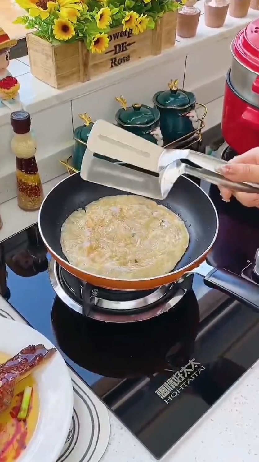 Mapapadali na ang pagluluto araw-araw with this 2 in 1 tong spatula #kitchen #budolfinds #lifehacks