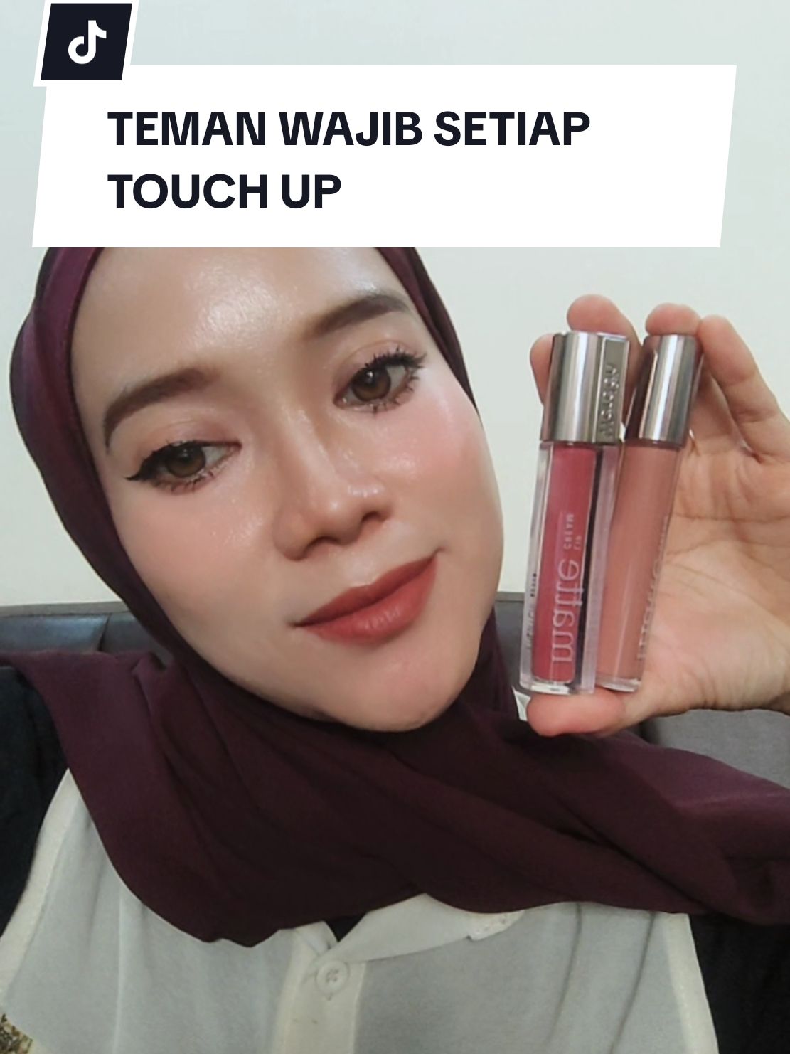 TEMAN WAJIB SETIAP TOUCH UP Yang Wajib dibawa Kemanapun Qt pergi Sebagai Teman Cantik SUNSCREEN, CUSHION & LIPSTICK.... Dimana pun Berada.... #uchantique #tipsawetmuda #cantiksehat #hidupsehat #cushion #lipstikviral #lipcream #megaguncang1212 @DEWI SUNDAY - OMA @BangPen Channel @Juliapuspa @BUNDA DAMAY