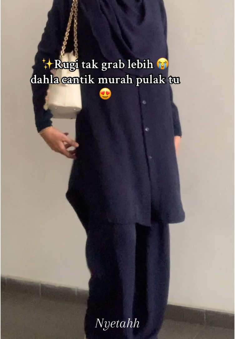 Cantiknya set blouse ni 😍 kain ironless memang senang nak bersiap lepas ni 😘 bfmom & plussize pun boleh grab tau 😍 Jom grab ❤️ #bajusetella #bajusetmuslimah #bajusetseluar #blousesetpants #blousesetironless #bfmom #plussize #fypシ゚viral 