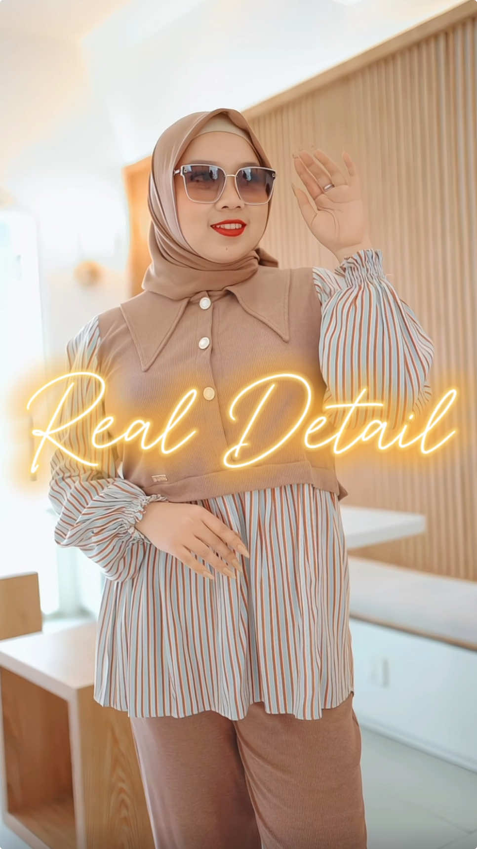 Yakin gak tergoda sama detailnya yang super elegan ini Beb 😱 . #alloraboutique #owneralloraboutique #oneset #onesetmurah #onesetkekinian #setcel #setcelviral #setcelmurah #setelancelana #outfitday #setelanwanita #outfitdaily #fashiontiktok #fashionhacks #outfitideas #fashioninspo #outfitinspiration 