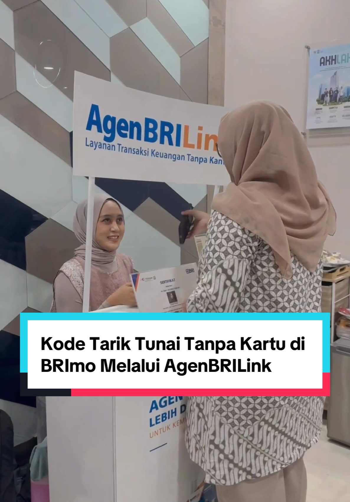 Sobat BRILinkers!✨ Ada nasabah mau tarik tunai tanpa kartu? Sekarang bisa lebih mudah melalui AgenBRILink! 💳 Nasabah cukup datang ke AgenBRILink terdekat dan nasabah perlu menunjukkan kode penarikan di aplikasi BRImo ke Agen🏃🏼 Bingung gimana caranya dapet kode? Yuk simak video ini, ya! Karena apapun kebutuhannya, AgenBRILink solusinya!🤩 #AgenBRILink #BRILink #BRILinkers #BRI