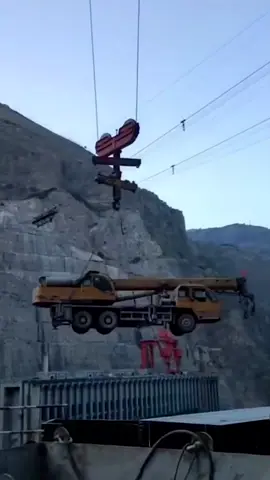 transpot by cable#safetyfirst #heavyequipment #_excavator #operator 