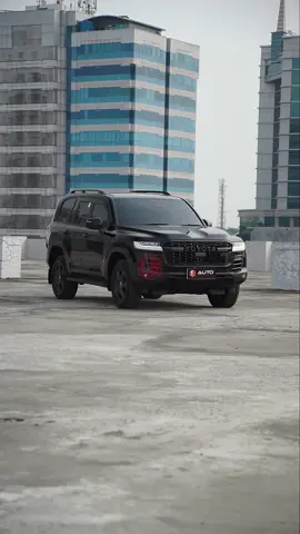🚙💥 Toyota Land Cruiser 300 GR 4x4 AT 2024 Bos tambang, udah siap bawa mobil yang lebih tangguh dari perjalananmu ke lokasi tambang? 😎✨ Ini dia Toyota Land Cruiser 300 GR 4x4 AT 2024—siap hadapi semua medan, mulai dari batu besar sampai belokan tajam di jalanan Jakarta. 🚧🌍 🔹 Mesin 3.3L V6 Turbo Diesel yang bertenaga, siap melibas jalanan becek atau tanjakan biasa—bahkan kalau jalanan Jakarta udah kayak tambang pasir. 😜 🔹 Desain gagah, cocok buat bos yang gak takut sama tantangan, baik itu ngatur proyek atau sekedar nyetir ke kantor. 💼 🔹 Fitur keselamatan dan kenyamanan yang bikin kamu merasa seperti lagi di room VIP, meskipun mobil lagi parkir di lapangan proyek. 🛡️ Land Cruiser 300 GR ini lebih dari sekedar mobil, ini adalah senjata buat bos tambang yang butuh kendaraan dengan performa setara dengan proyek-proyek besar yang dikelola. 🚗💨 Jangan tunggu lama, cek langsung di LBAUTO dan bawa pulang mobil yang siap jadi 