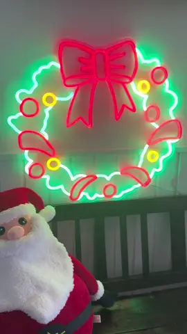 Santa’s coming to town! #christmaswreath  #christmasdecor #echoneon #holidaydecor 