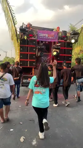 ngikut trend paman😍 🔊#sengkuniofficial #basfaudiokediri #karnavalsoundsystem #horegjawatimur 