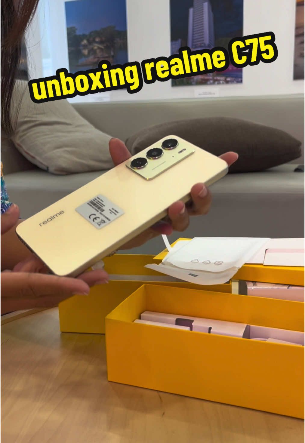 Ada yang baru nih dari realme🤩 REALME C75!! Tahan Air. Tahan Banting. Tahan Lama. IP69 Anti Air🤩🤩 #realme #realmeindonesia #realmec75 #unboxing #realmeexperiencestore #pik2 