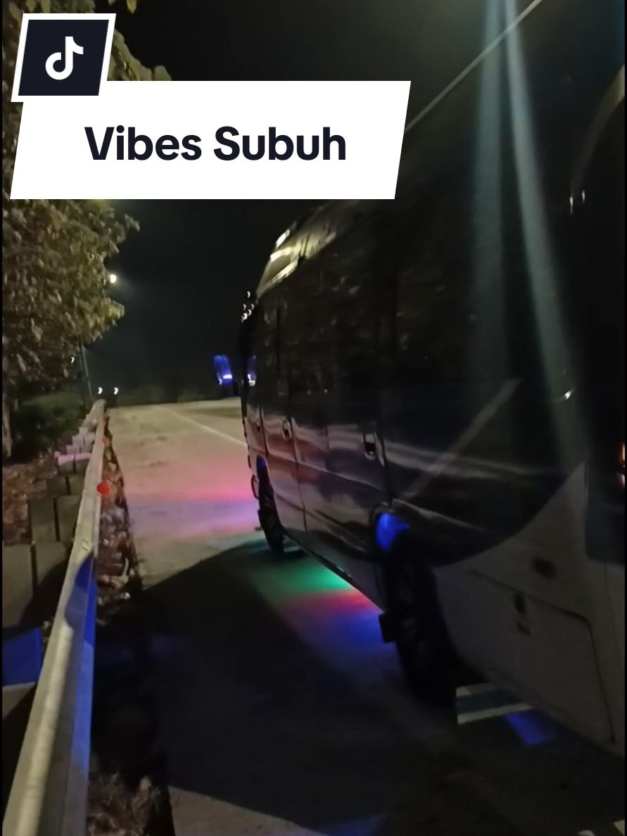 Vibes Subuh #alverotrans #travel #kebumen #travelkebumen #elfmania #jetbus #emci #tiktok #CapCut #fyp #sewaelf #liburnataru #mudik #transkebumen 