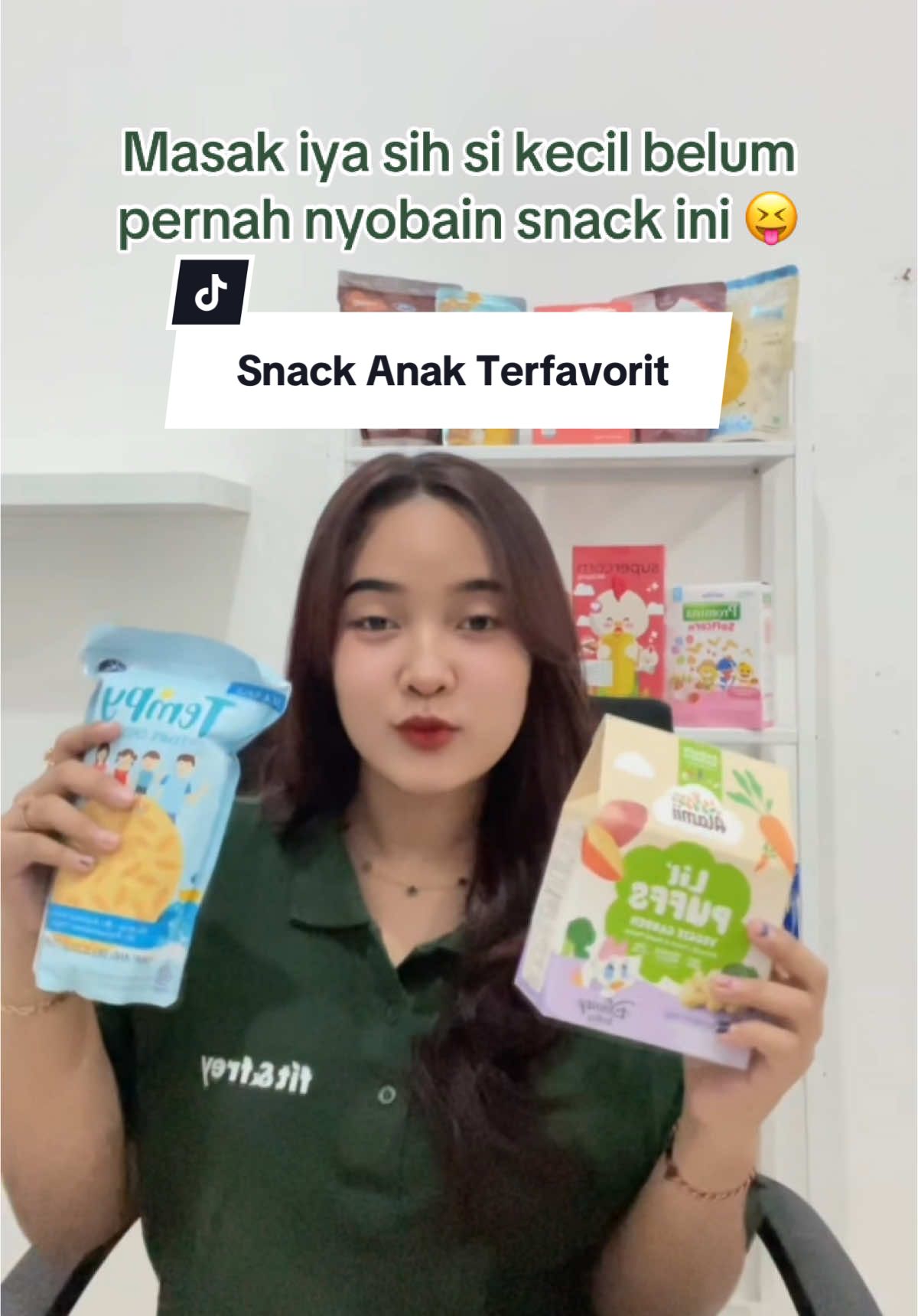 Kebangetan sih kalo belum pernah nyobain snack favorit si kecil se Indonesia raya ini 😝