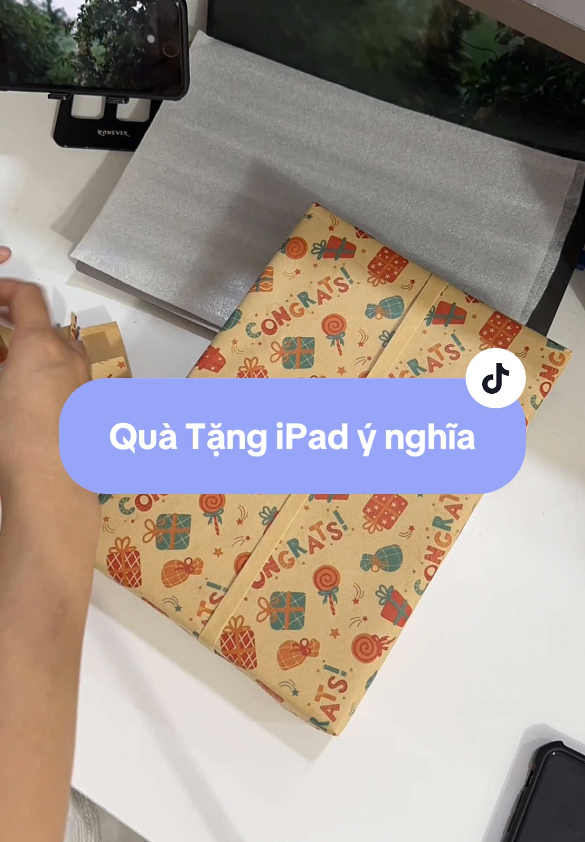 Có ai tặng iPad cho bạn chưaaa 😆 #ipad #tandaomobile #ipadprom4 #ipadpro #giangsinh 