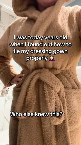 No more robe busting open 😂 who else knew this was the way to do it? Now I’ve done it this way I’m never going back. My dressing gown has never felt better 😂 #LifeHack #DidYouKnow #dressinggown #fyp 