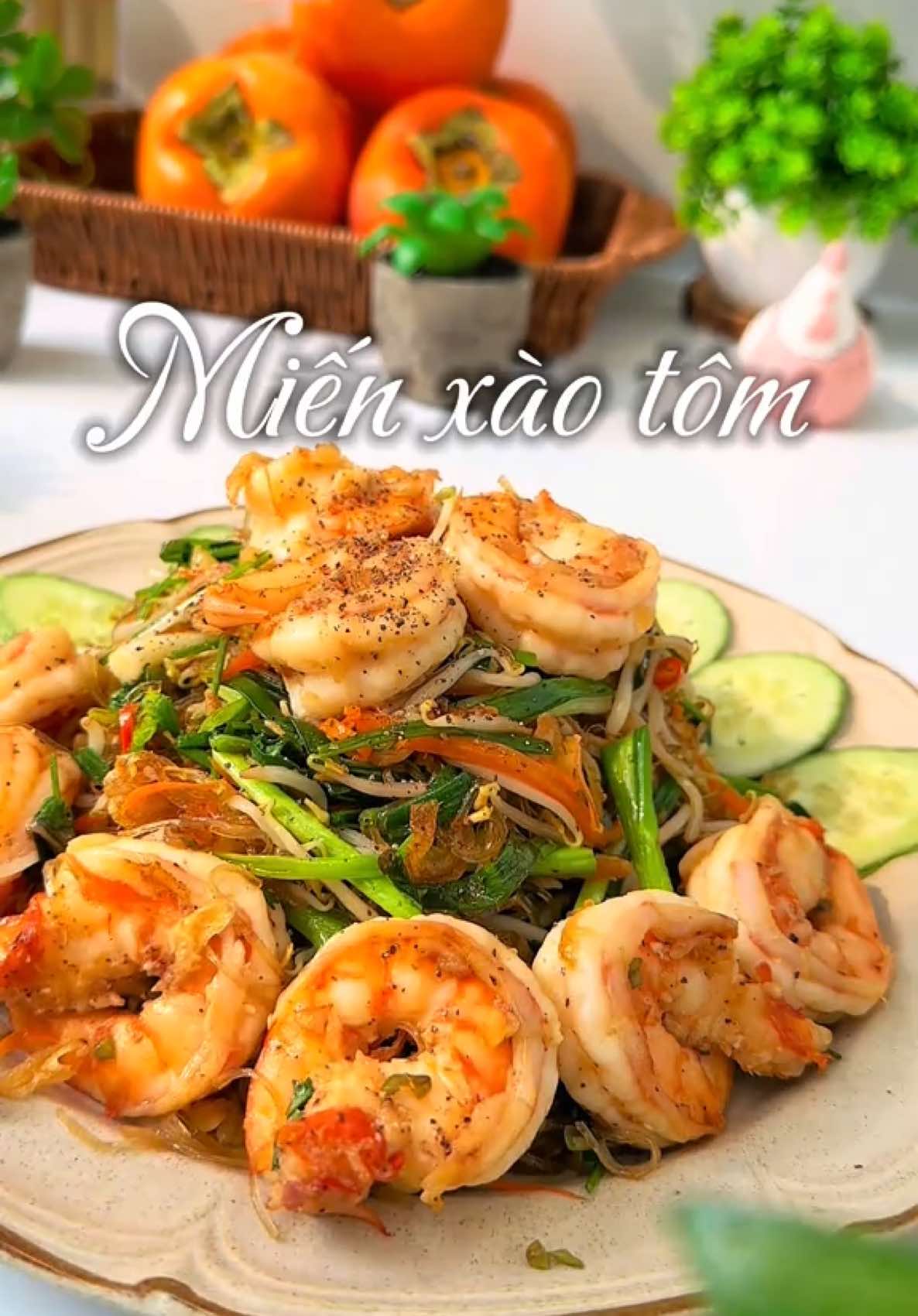 Miến xào tôm ngon là sợi miến tơi, thấm gia vị, bóng bẩy, dẻo dai giòn giòn thì mới ngon nha. Vẫn là bí kíp xào miến không bao giờ dính chị chồng truyền, đơn giản với lòng đỏ trứng và xíu dầu mè. Bao tơi bao thơm #HaoThichVaoBep #thíchvàobếp #thíchnấuăn #nấuăncùngtiktok #monngonmoingay #miếnxàotôm 