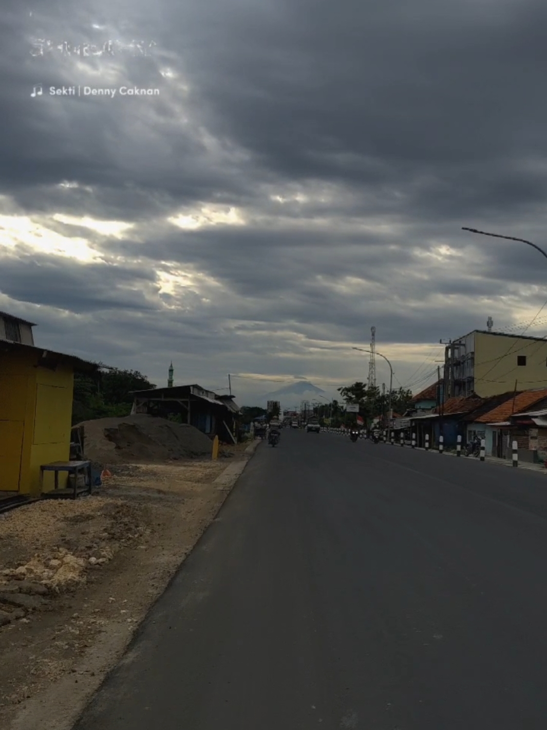 lagune cocog Karo suasanane ....adem sejuk lan semriwing angine btw kie Ning jalan raya larangan lurr #fypage #streetfotografer #fypage #tilikbrebes #fypシ゚viral #larangan #CapCut 