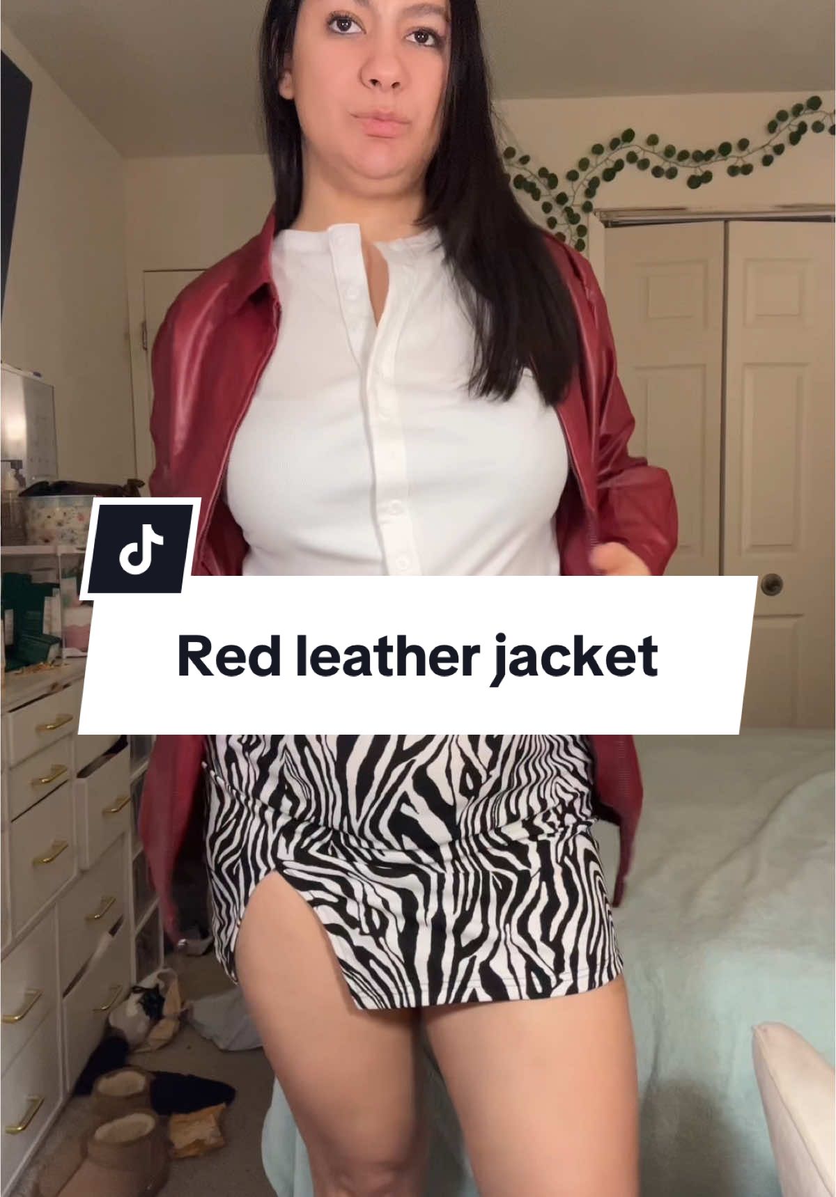 Red leather jacket, chaqueta de cuero rojo, red leather fashion inspo, ootd inspo, winter outfit idea #leatherjacket #leatherjackets #leatherjacketoutfit #chaquetadecuero #chaqueta #cuerorojo #fashioninspoforyou #tiktokshopfinds #tiktokmademebuyit #tiktokshopcybermonday #tiktokshopblackfriday #ttstakeover #toptiernovember 