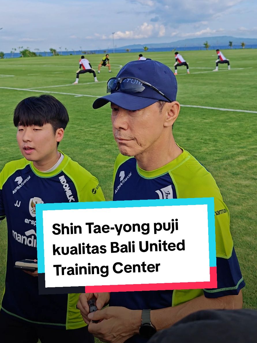 Pelatih Timnas Indonesia, Shin Tae-yong puas dengan kualitas fasilitas di @baliunited.trainingcenter  Timnas Indonesia sendiri saat ini tengah melakukan pemusatan latihan di Bali dalam rangka persiapan untuk tampil di ajang Piala AFF 2025. Sebanyak 23 pemain, termasuk dua pemain Bali United, Made Tito dan Kadek Arel ikut dalam TC di Bali. Senang bisa ikut berandil dalam misi mengharumkan nama Indonesia 🇮🇩 di kancah internasional 😎 _ #BerjuangBersama #BaliUnited #TimnasIndonesia #Shintaeyong 