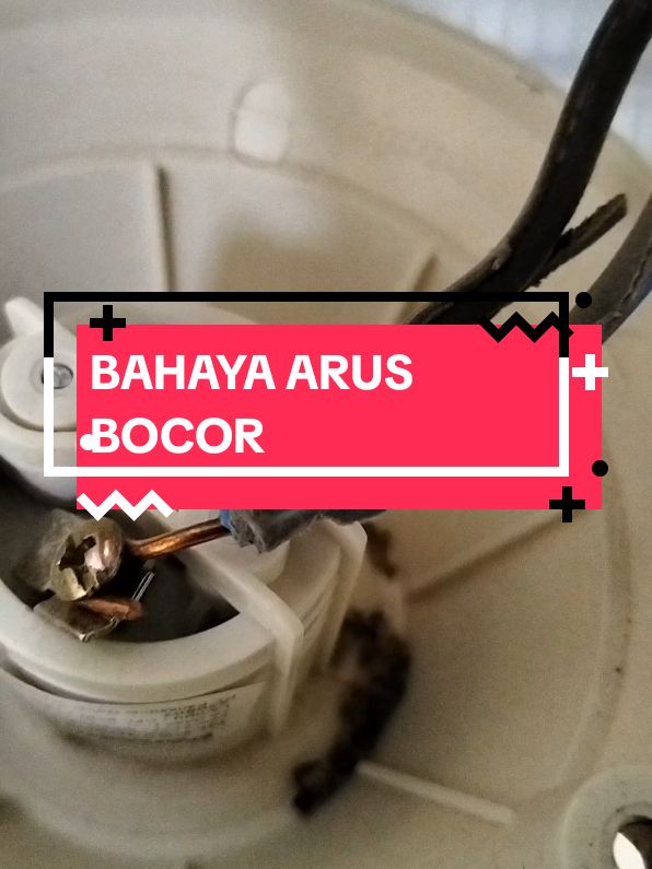 Bahaya arus bocor contoh video ketika pemgaman hanya MCB yg hanya mampu trip ketika terjadi arus hubung singkat atau kostlet dan ketika beban melebihi dari daya MCB tersebut, sebaiknya instalasi listrik kita di tambahkan pengaman yaitu RCBO/ELCB. #arusbocor #RCBO 