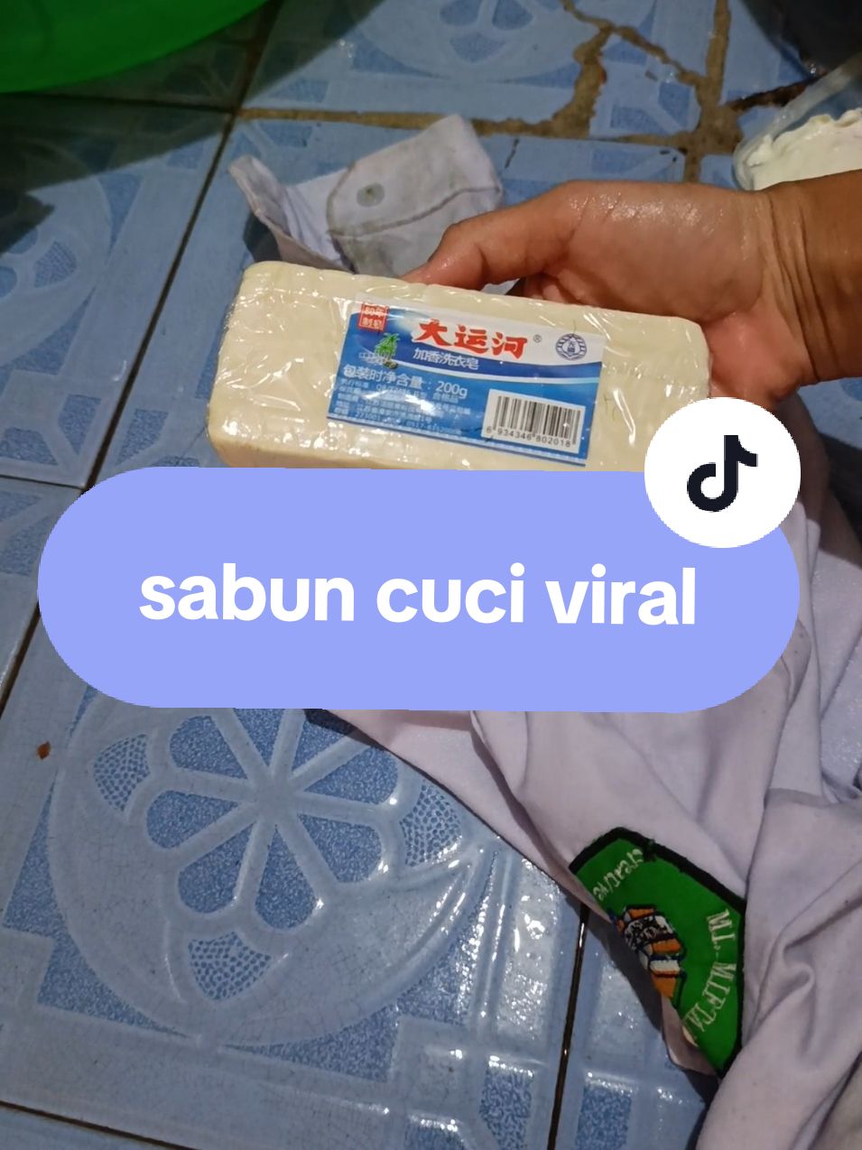 Membalas @ijal_49wildani sabun cuci batang ini membantu membersihkan noda pada pakaian dan membuat warna baju terlihat cerah #sabuncuci #sabunviral #sabunbatang #sabunpembersih #sabunajaib 