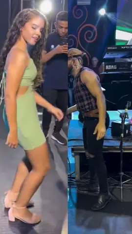 A jovem Gabriely Castro muito linda dança muito no show de Washington brasileiro! 🎶🎵 #woshingtonbrasileiro #woshingtonbrasileiroamoooo #lambada #sofrencia #teclado #tecladista #fy #fouryou #hit #gabrielycastro 