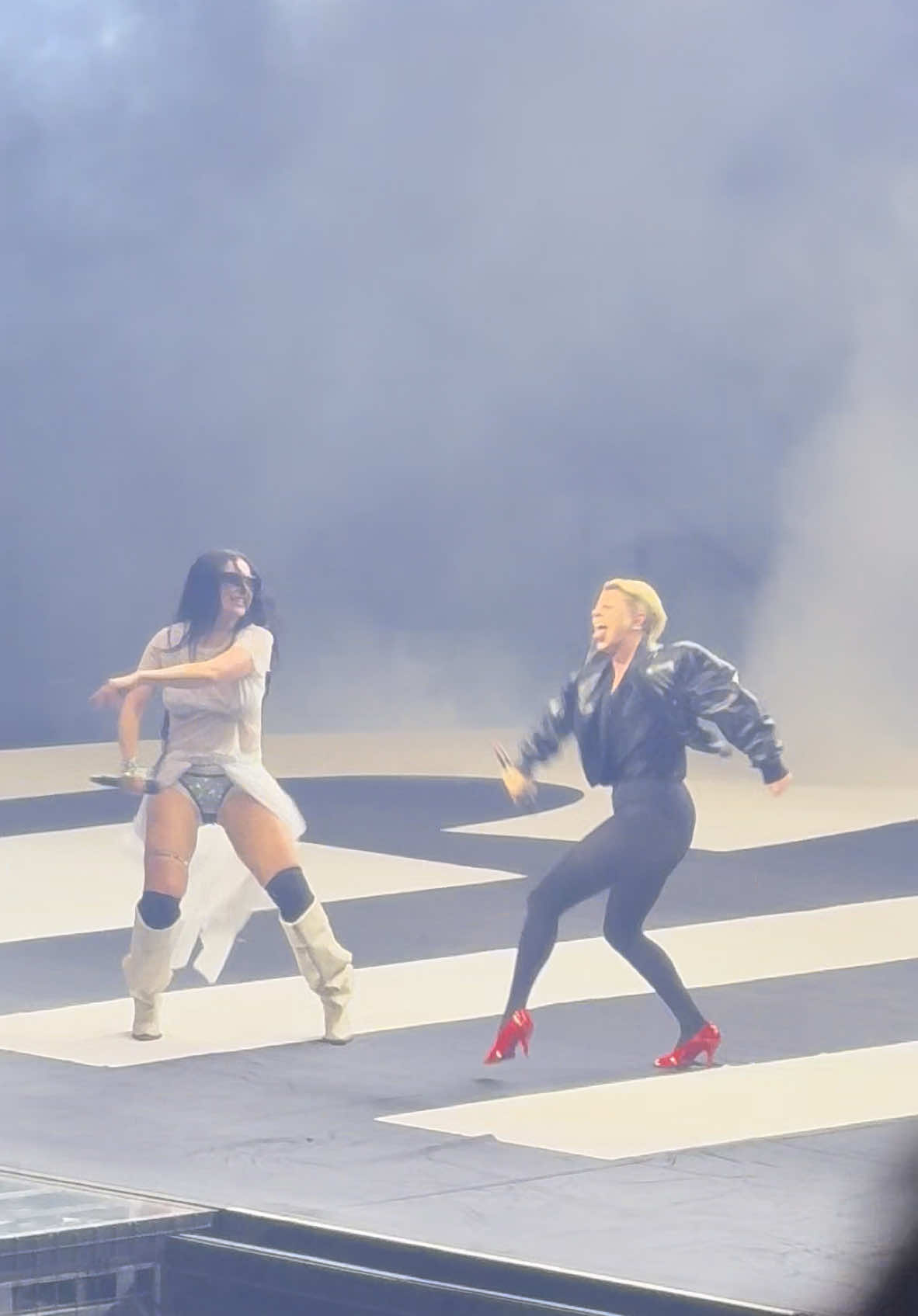 charli and robyn singing dancing on my own at brat tour - o2 arena london 😭😭😭😭 #brat #brattour #charlixc #robyn #london 