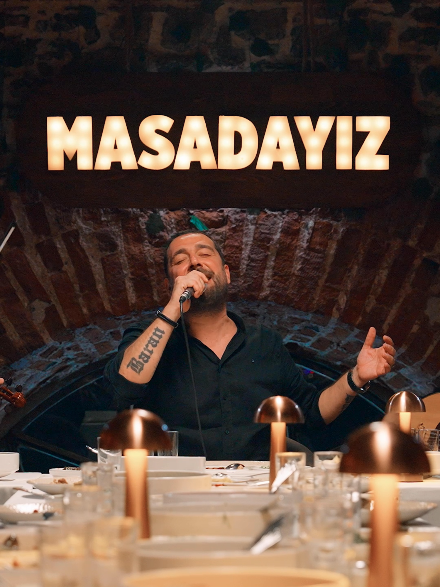 “Hayale inandım, boşuna yandım” Ümit Yaşar’dan ‘Cahildim Dünyanın Rengine Kandım’ YouTube kanalımızda yayında ✨   Link profilimizde 🔗 #Masadayız