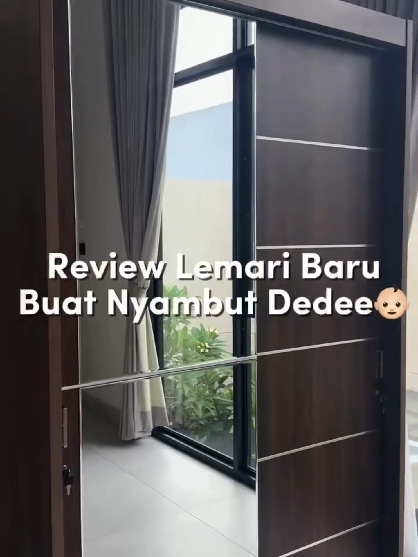 Lemari sliding #VegasProDesign dengan ruang penyimpanan yang cukup untuk baju lipat dan baju gantung, lengkap dengan cermin lebar akan memudahkan Anda untuk atur penyimpanan pakaian, sekaligus styling penampilan secara praktis.#lemaribaju #furniture #lemari
