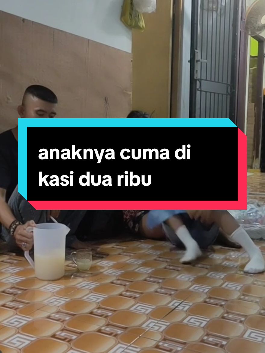 Anaknya cuma di kasi dua ribu #poryoupage #fyp #tiktok 