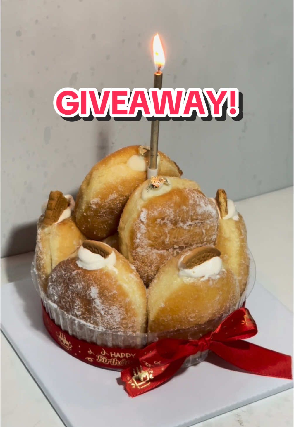 💥GIVEAWAY ALERT!💥  Halo, Desember babies! Rayain ulang tahun kamu, keluarga, teman atau pacar kamu bareng rosybakey yuk! Karena rosybakey mau bagi-bagi Bomboloni Birthday Tower untuk 3 orang pemenang!  Syaratnya gampang banget: 1. Follow @rosybakey 2. Komen: Harapan baik kamu untuk rosybakey dengan hastag #bdaybarengrosys dan tag 3 teman kamu. 3. Share postingan ini di Instastory kamu (jangan lupa tag kita, ya!). 5. Pastikan kamu lahir di bulan Desember (akan kami cek untuk validasi). Giveaway berlangsung hingga 30 November 2024, jadi buruan ikutan sekarang juga! Pemenang diumumkan tanggal 1 Desember 2024 di Instagram Rosybakey. Ajak temanmu yang ultah di bulan Desember, siapa tahu kalian bisa sama-sama menikmati tower bomboloni dari rosybakey. #hadiahulangtahun #kueulangtahun #birthdaycake #giveaway #fyp #bakery #bomboloni #jelajahindonesia 