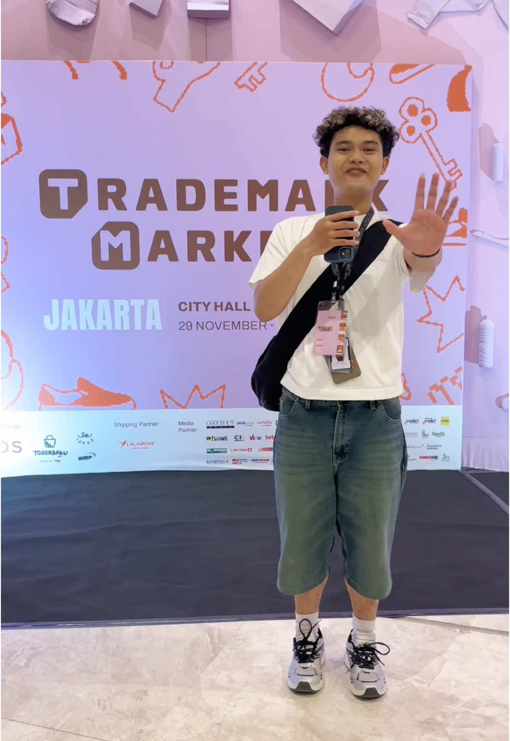 MAE Friends wajib banget pokonya visit ke booth money alter yang ada di trademark pim 3🙌🏻 #moneyalteressentials #rekomendasi #outfitideas #outfit 