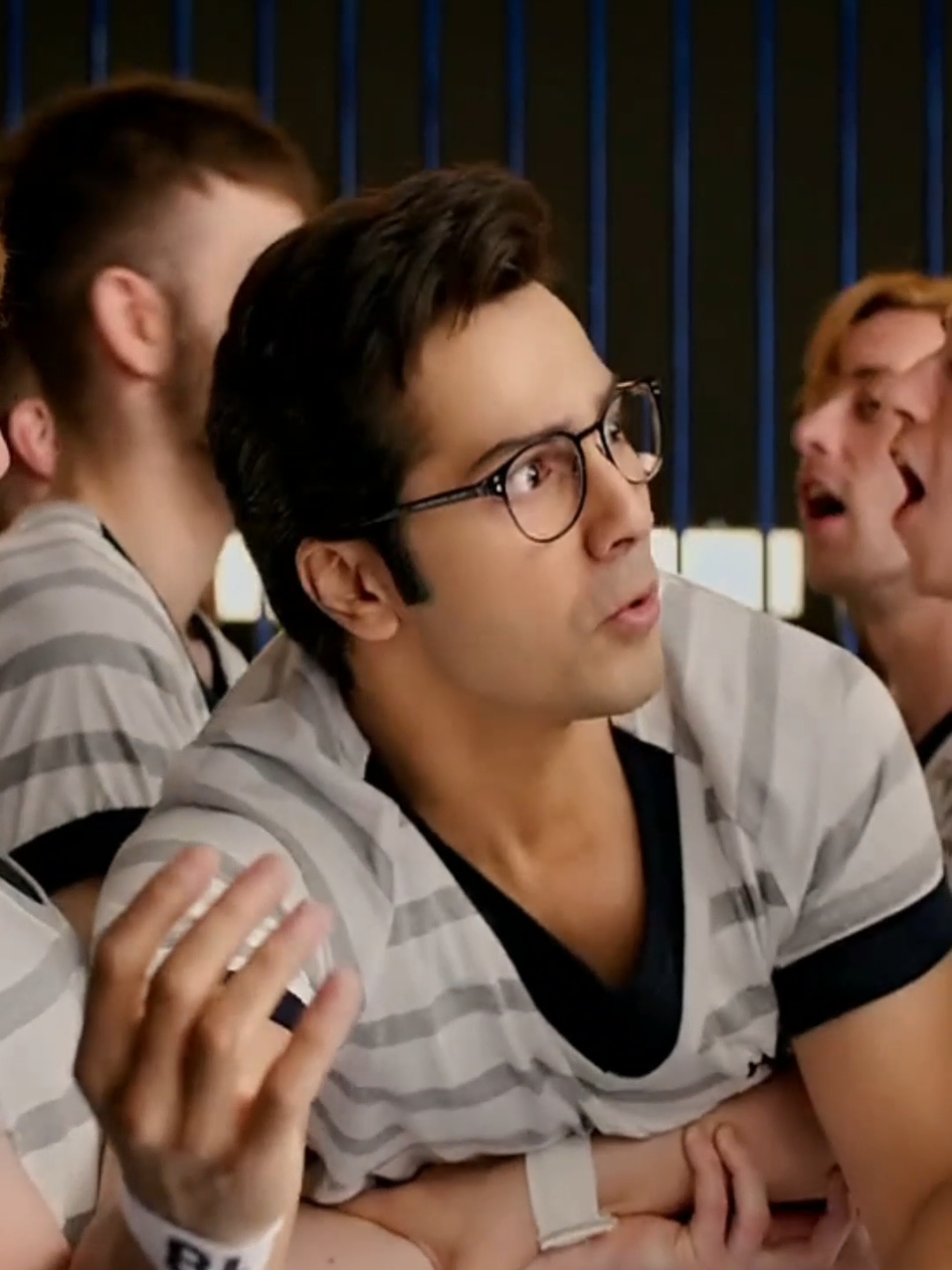 Chalti Hai Kya 9 Se 12  | Judwaa 2 | Varun | Jacqueline | Taapsee | David Dhawan |Anu Malik #bollywoodstyle #bollywoodsong #songtranslation #lyrics #overlaylyrics #laguindia #song #Love #desi #hindisongs #hindisong #fypシ゚ #viralsong #goviral #treandingsong #fouryou #fyp #explore 