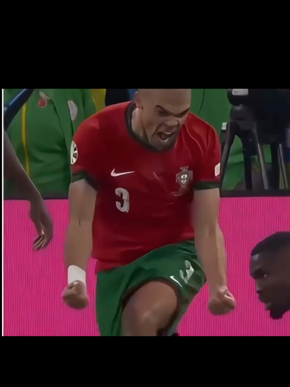 Simplesmente PEPE 🇵🇹 #vaiprofy #comenta #azulebrancoéocoração #pepe #futebolportugues #futebol #brasil #tik_tok #viraliza #foryouu #fyy #portugal🇵🇹 #pepe3 #fcp #fcporto #exemplo #idolo #cr #cr7 #ronaldo #madrid #besiktas #spain #france 