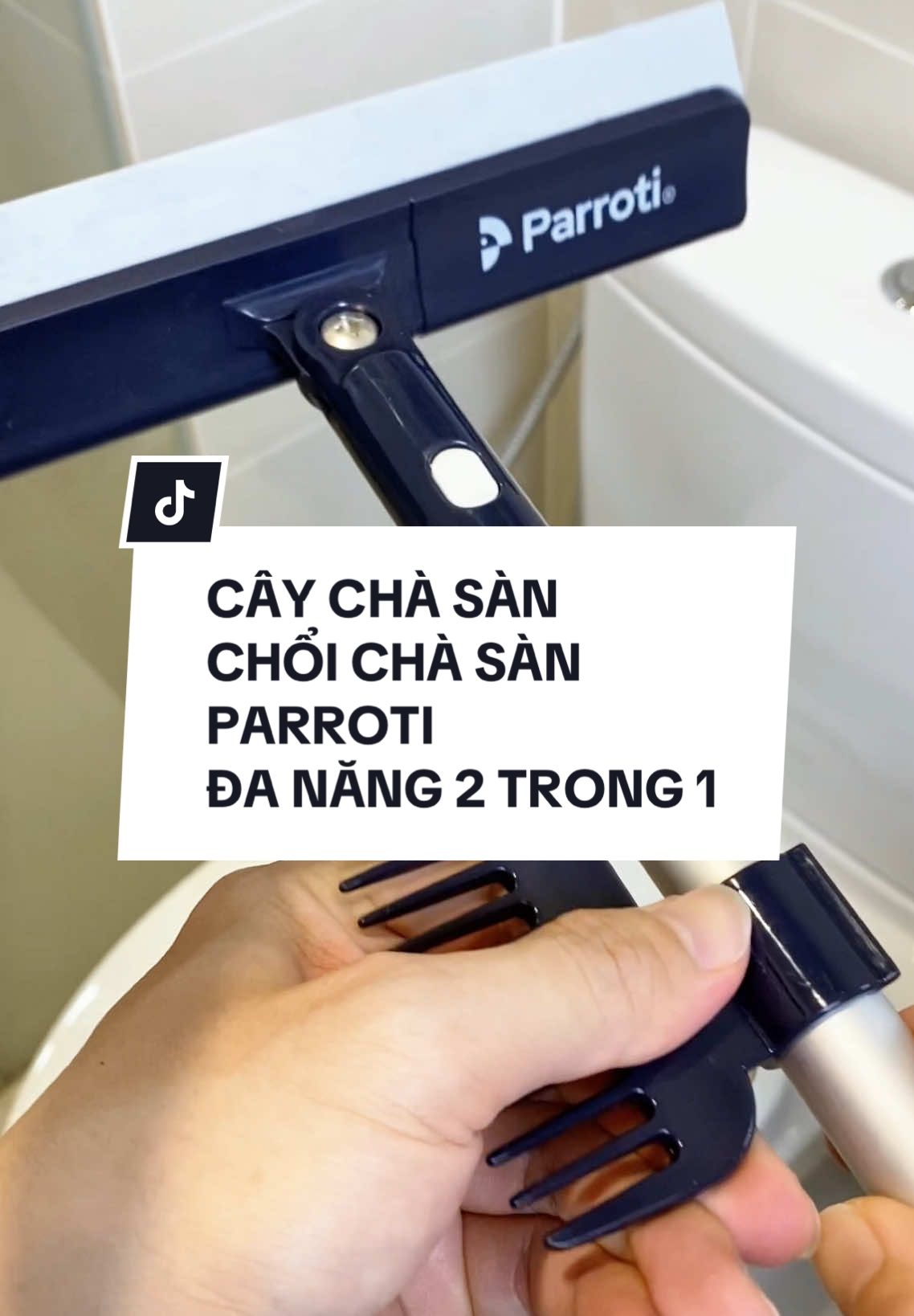 Cây chà sàn chổi chà sàn Parroti thông minh 2 trong 1. Mình thích nhất là gạt nước nhanh khô, còn có lược gạt tóc nữa, tiện lắm luôn #parroti #caychasan #caychasannhatam #caychasannhatam2in1 #choichasan #choichasannhatamthongminh #luotvuisam #tiktokmademebuyit #yeuviecnhahon #parroti5 #ngandontuoimoi